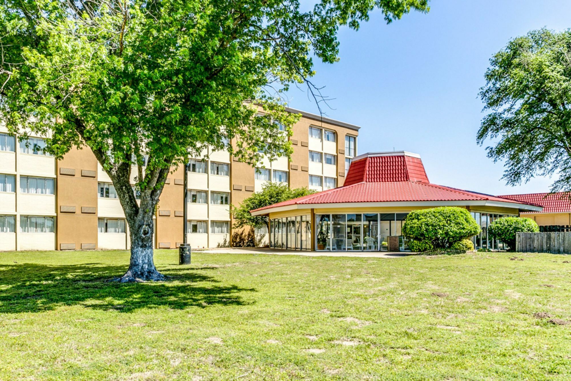 Hawthorn Extended Stay By Wyndham Wichita Airport Extérieur photo